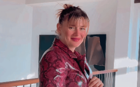 The Challenges of Pregnancy: Gizem Karaca's Humorous Experience of Bodily Changes