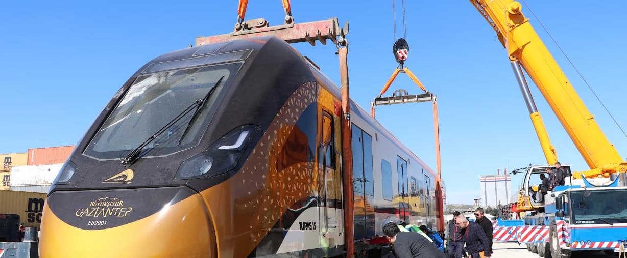 The first national suburban train is on the tracks of Gaziantep | A transformation in rail transport