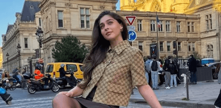 Jomreh Baisal shared new images of the streets of Paris.