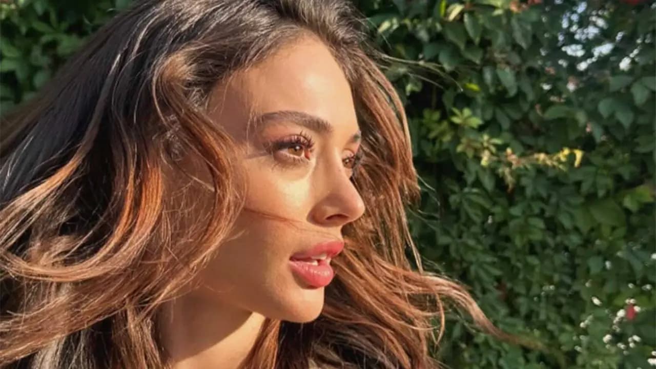Rabia Soytürk’s controversial bathtub photos; her reaction and unexpected response