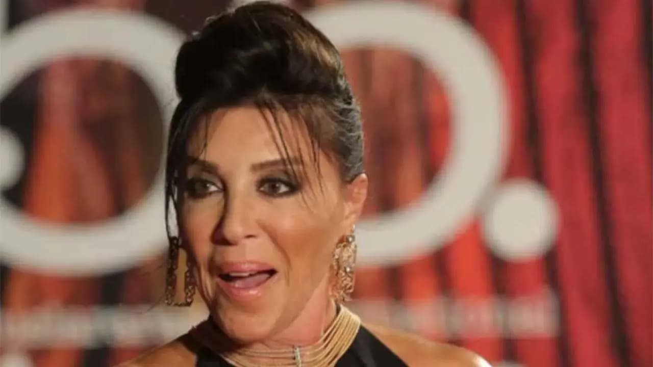 Nebahat Çehre Stuns at 81 with Youthful Look at Fashion Show