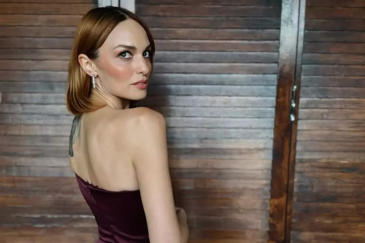 Nilperi Şahinkaya Apologizes, Denies Rumors After “I Can’t Without My Mother” Post