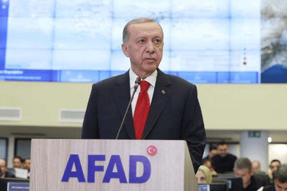 A donation of 100,000 liras to the earthquake victims.