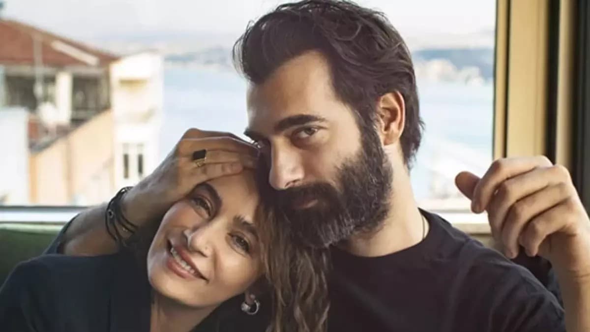 Sıla and İlker Kaleli Share a Romantic Kiss on Stage at Harbiye