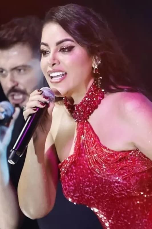 Zara Wants Kıvanç Tatlıtuğ to Play Her in a Biopic