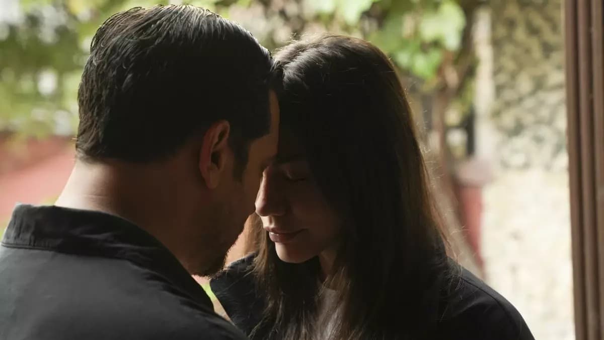 Eşref Rüya Series: Why Demet Özdemir and Çağatay Ulusoy’s Chemistry Stands Out