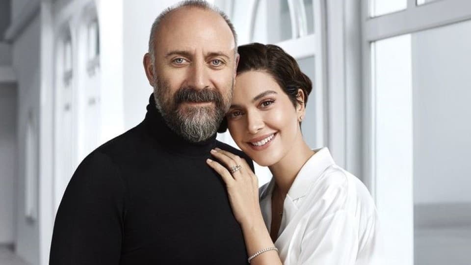 Bergüzar Korel Speaks About Halit Ergenç as Ebru Gündeş Opens Volkswagen Arena Concerts