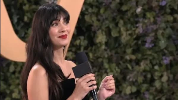 Tuba Büyüküstün’s Response at the Joy Awards Becomes a Viral Moment