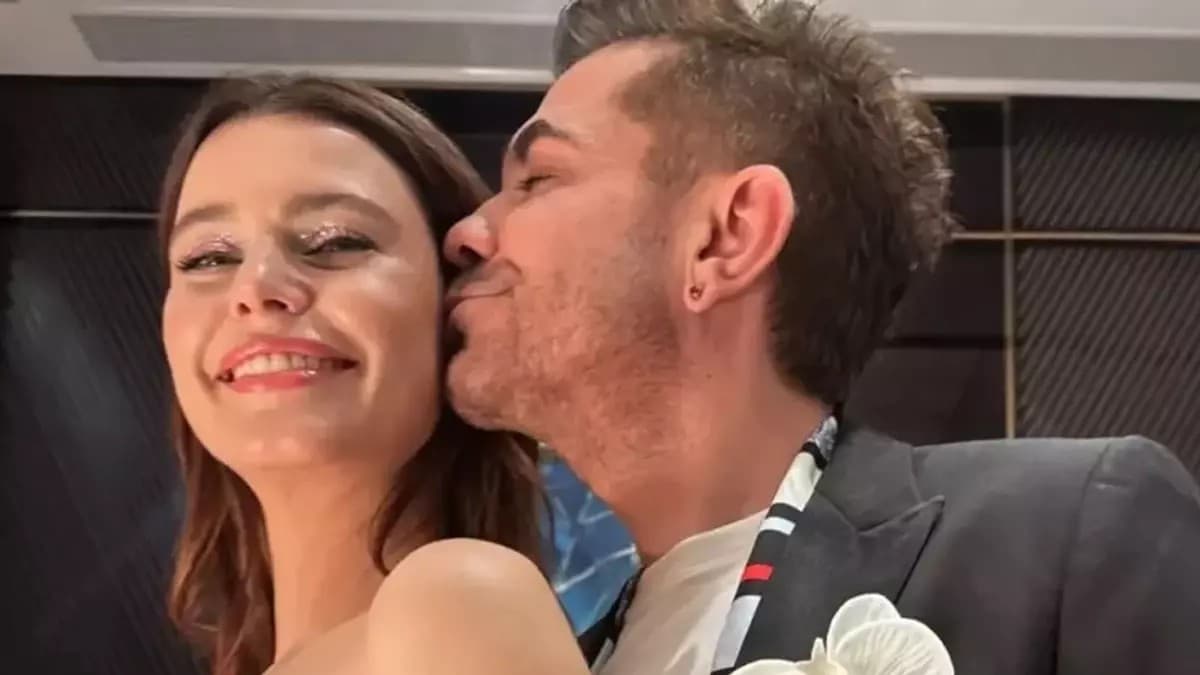 Kenan Doğulu Celebrates Beren Saat’s Music Debut “CapitaliZoo” on Stage