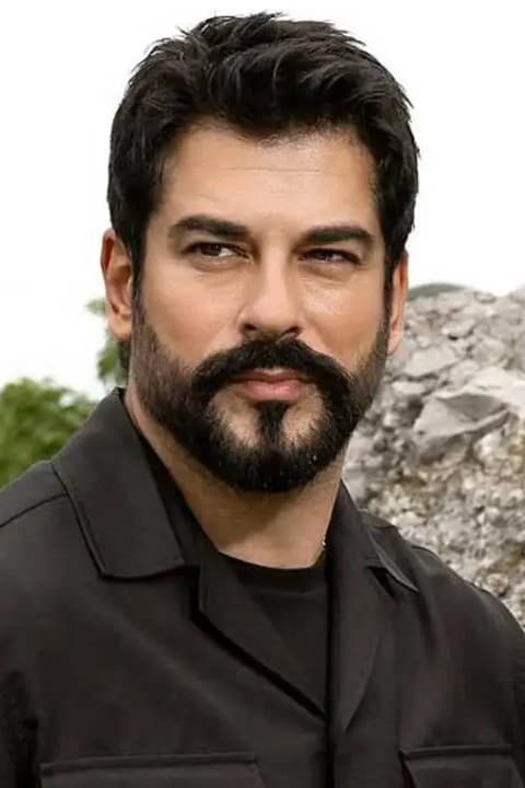 Burak Özçivit Denies Rumors of Selling His Assets and Leaving Turkey