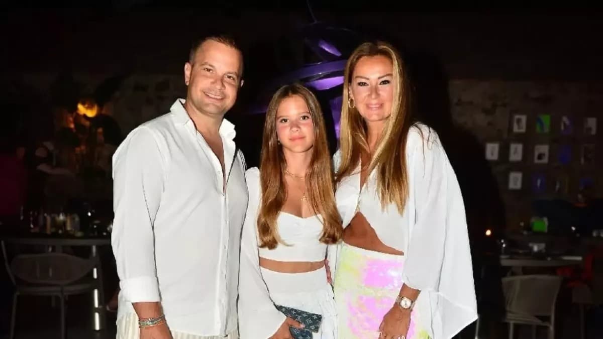 Pınar Altuğ’s Daughter Su Makes Her Modeling Debut at “Miras” Fashion Show